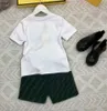 Merk kinder trainingspakken hoge kwaliteit baby T-shirt set Maat 110-160 CM Zomer tweedelige set t-shirt en Letterbedrukking groene shorts 24Mar