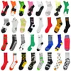 Strumpor Fashion Casual Mens and Womens Sports Socks Mid Tube Pure Cotton Basketball Football Socks Mönster kan användas