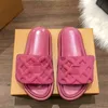 Designer Slippers Heren Dames Zwembad Kussen Comfort Reliëf Muilezels Sandalen Luxe Strand Platte Slipper Buitengewone Louiselies Zomer Slippers Vittonelies Damesschoenen