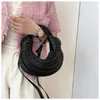 Kvällspåsar kvinnors axelväska handväskor 2024 guld lyxig designer handvävd nudel rep knuten dragen hobo silver koppling