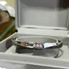 Bracelet de créateur Bracelet pour femme diamant cristal de la plus haute qualité plaqué or 18 carats reproductions officielles cadeau de style classique pour petite amie avec boîte 018