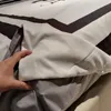 Sängkläder uppsättningar DesignerComforter Sethigh-end Big Brand Wind Bed Four uppsättningar av ljus lyxig hög känsla av enkel atmosfär lakan och quilt set säng hatt mode märke