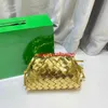 Bolsa de couro Cluth Bolsa Botteg Veneta Bolsa de couro 2024 Nova bolsa de nuvem tecida à mão Bolsa de bolinho de couro enrugada Bolsa feminina de ombro único Messengerhave logotipo HB00