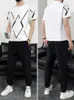 남성용 트랙 슈트 2022 New Mens Tracksuits 플러스 크기 패션 패턴 티셔츠+바지 2 피스 세트 남성 캐주얼 조깅 스웨트 셔츠 8xl J240305