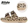 Leopard Soft Sole Kudde tofflor för kvinnor Double Buckle Thick Platform Moln Sandaler Sandaler Kvinna Summer Non-Slip Flip Flops