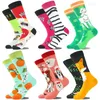 Chaussettes de femmes 2024 Vente de la personnalité d'asymétrie mignonne de haute qualité Fashion Femme Stockages Cartoon Animal Plant Sock