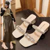 Тапочки, женские летние сандалии, модные туфли на высоком каблуке с прозрачным поясом и металлическим украшением в форме коробки на квадратном каблуке «инопланетянин»