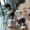 Vêtements pour chiens Noir Blanc Veste en cuir Vêtements Mode Zipper Stripe Petits vêtements Chat Cool Épais Confortable Articles pour animaux de compagnie En gros