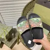 Sandaldesigner Sandaler Floraltryck Kvinnor Fashion Sandaler Beach Slippers Vattentäta bilder motståndskraftiga tofflor Sandaler Par Storlek 35-44