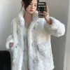 Päls 2023 Luxury Winter Woman Fluffy Lamb's Fur Coat Warm Faux Pälsrock Krage Kort Ytterkläder Coat Cowl Knapp Koreanska pälsjackor