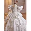 Prinzessin weiße Blumenkleider Vintage bloße Crew Nacken Applikationen gerissen Tulle Süßes Mädchen formelle Kleider