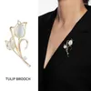 Broscher 1pc vit kristall strass tulip brosch trendiga kläder växt blomma för kvinnor krage emaljstift tillbehör