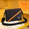 Designer Bag Mens Messenger Crossbody Bag Portfölj Läder Messenger Bag män Fashion Axel väska skolväska storkapacitet man