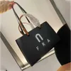 حقيبة اليد الحبيبية في فورلاس حقيبة يد جلدية كروسودي هاسب إغلاق إيطاليا العلامة التجارية فورلا نساء حقائب الكتف 240315