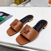 Sandalias con cabeza de belleza de diseñador de alta calidad, famosas zapatillas Medusa, zapatos de tacón Lwo, sandalias de lujo de cuero a la moda para mujer 322433