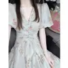 美しくて絶妙なフランスのロマンチックな吊り下げられた感じのスーパーファイア断片化された花のドレス子供の春のハイエンド気質光贅沢な長いドレス