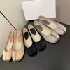 Couturier Margiela Lässige Ballettschuhe Luxuriöser flacher Absatz Ochsenziegen-Mischlederschuhe Damen-Fitness-Turnschuhe Schwarze weiße Turnschuhe Slipper-Sandalen