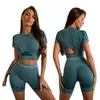 Kvinnors spårningsdräkter sömlösa yogaset Sports Fitness Peach Hip Lift Short Sleeve Beauty Back Short Sleeve Fitness Set J240305