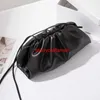 Leather Cluth Bags Botteg Veneta Pouch Bag Cloud Bag Small Ck Fashion Womens Bag 2024 Autumnwinter Network Red Small Bag Pleated Bag One Shoulder Cross Shave logo HBOJ