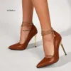 Zapatos de tacón alto con hebilla en el tobillo para mujer, calzado Sexy con punta estrecha, diseño con cadena de Metal a la moda, primavera y otoño