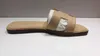 Flipers de designers Sandálias de ã arenas de fundo plano Couro de Oran Sandals On the Outside Oversized Shops One Line Slipper For Women 1 FC2S