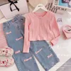 49Y Conjunto de niñas Otoño Primavera Punto Dulce TopLetter Calcomanía Jeans Dos piezas Linda Niña Niños Conjuntos de moda 240226