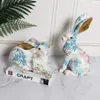装飾的なオブジェクト図形の北欧のクリエイティブギフト塗装ウサギかわいい野生動物ウサギ樹脂手工芸装飾品の装飾アクセサリー。L240306