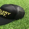 2023 Ball Caps Gp Trucker Hoed Casual Belettering Galleryes Gebogen Dept Brim Baseball Cap Heren Dames Letters Afdrukken Hoeden 2JNFO