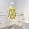 Robes décontractées 2024 Summer de qualité supérieure de qualité jaune de soie jaune fleurie florale ruine volant pussybow décolleté hémpoite à volants doux mini pour la dame