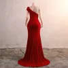 Nya ankomst Red Formella aftonklänningar 2024 Sheer Cap Hylsa Beadings Sequins Long Party Prom Gowns For New Years Dress BM3508