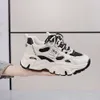 Sport koreanischer Instagram Womens Version Dicker Soled Dad 2024 Frühling neuer Schüler atmungsaktive Höhe Zunehmende Freizeitschuhe 5 5