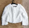 Vestidos casuais básicos outono e inverno branco imitação de lã ovelha rolo de pele de pelúcia uma peça pérola fivela manga longa casaco de pele curta menina