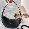 Echt leer Dames onderarm handtas Zwarte heren luxe Designer Clutch Bags Cross Body Totes Hobo Driehoek Halve Maan Tas Vintage Groothandel Portemonnees Schoudertassen