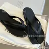 Sapatos casuais de alta versão M6 nicho design dividido espinha de peixe flip flop clip toe chinelos para mulheres sandálias de fundo plano masculinas e femininas em tamanho grande