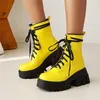 Stivali YMECHIC Giallo Lace-up In Pelle Verniciata Da Combattimento Per Le Donne Fondo Spesso Zeppa Scarpe Con Zeppa Scarpe Da Donna Autunno Inverno 2024