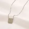 Designer Channell Titanium Steel Small Fragrance Halsband Franska Simple Square Square Rostfritt stål Diamond Studded Neck Chain Collone Chain Kedja Kedja