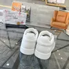 2024 Plate-forme de luxe chaude Hommes Chaussures Designer Chaussures en cuir Baskets Pure White Mens Lace Casual Shoe Entraîneurs de sport en cuir véritable Jogging Chaussure de course