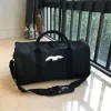 Högkvalitativ lyxmodemän män Kvinnor reser duffle påsar varumärkesdesigner bagage handväskor stor kapacitet sport duffel väska