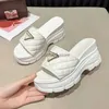 Slippers Versatile thick heel flip flop womens shoes for summer wear 2024 new sponge cake sole casual style beach sandalsH240306