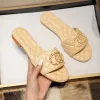 Designer Sandaler Läder Mid Hälen broderade tofflor Kvinnor tofflor Lady Wedding Party Slides Flats Ankle Buckle Rubber 2024 Summer Beach Shoes Sexy Chunky Heels