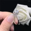 クラスターリングピュアホワイトゴールド18k Dグレード1CTモイサナイト婚約リングテストポジティブな貴重な結婚式のジュエリーギフト