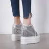 Klänningskor Autumn White Hidden Wedge Heels Casual Woman Bling Platform Hiss 13,5 cm High-Heels Walking Sneakers Women