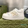 2024 Sneaker da donna con lacci in ebano beige con suola in gomma marrone goffrata con lettera doppio biscotto