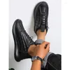 Sapatos casuais 2024 homens vulcanizados moda de luxo cênicas cênicas com conforto esportes calçados masculinos tenis masculino