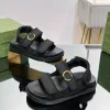 2024 디자이너 New Woman Sandals Sandals Calfsin Velcro 자수 비치 신발 크기 35-42 상자와 쇼핑백