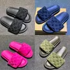 2024 Slipper Designer Slides Dames Sandalen Zwembad Kussen Hakken Katoen Stro Casual pantoffels voor lente en herfst Plat Comfort MulseVg #