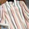 Blouses des femmes Couleur délicate verticale Stripe imprimé à manches courtes Shirt Top Femmes Camisas de Mujer