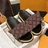 Zapatillas diseñadoras de zapatillas para hombres y mujeres, almohadas de piscina, sandalias para mulas, cómodas y planas, almohadillas para el atardecer fáciles espo 【code ：L】