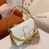 2024 bolsos creativos de lujo para mujer, bolso de hombro de cuero, bolsos cruzados de diseñador para mujer con Pin y colgante de cadena