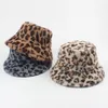 Шляпы с широкими полями Versear, женские уличные теплые ведра из искусственного меха, пушистая рыбацкая шляпа с леопардовым принтом, модные нечеткие шапки для девочек, Cas247w